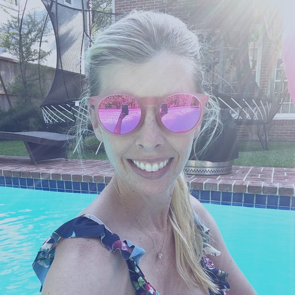 Meet your Posher, Jennifer - Picture 1 of 1